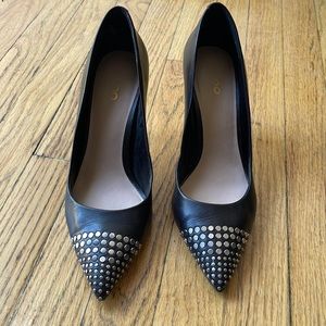 Shoes, good conditions,, small almost invisible scratche in the back.